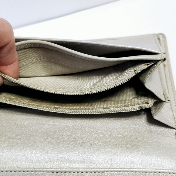 CHANEL Camelia Metallic bifold Wallet - Picture 7 of 12
